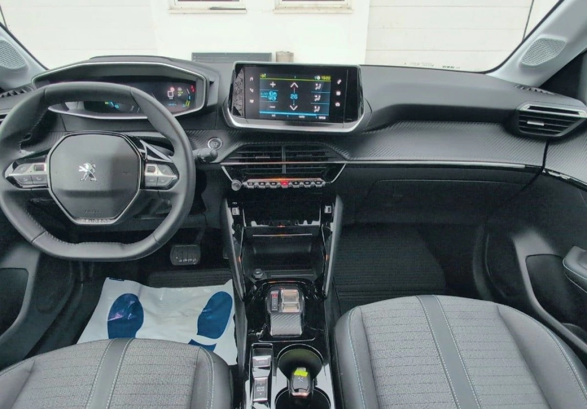 Peugeot 208 - Zdjęcie 8