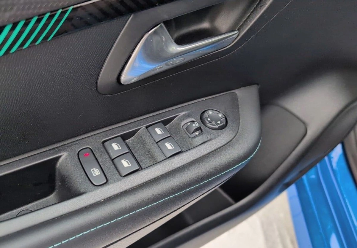 Peugeot 208 - Zdjęcie 12