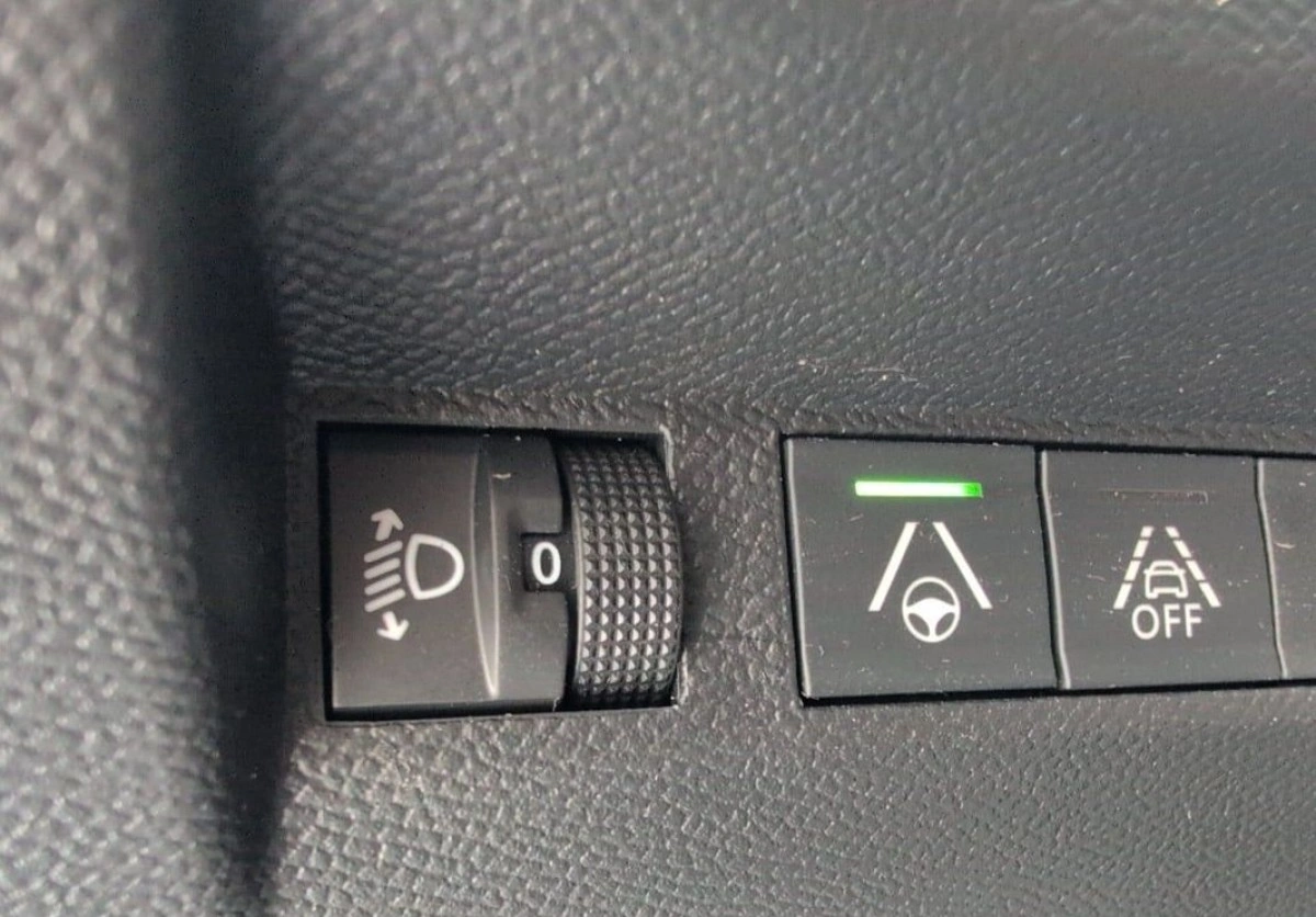 Peugeot 208 - Zdjęcie 16