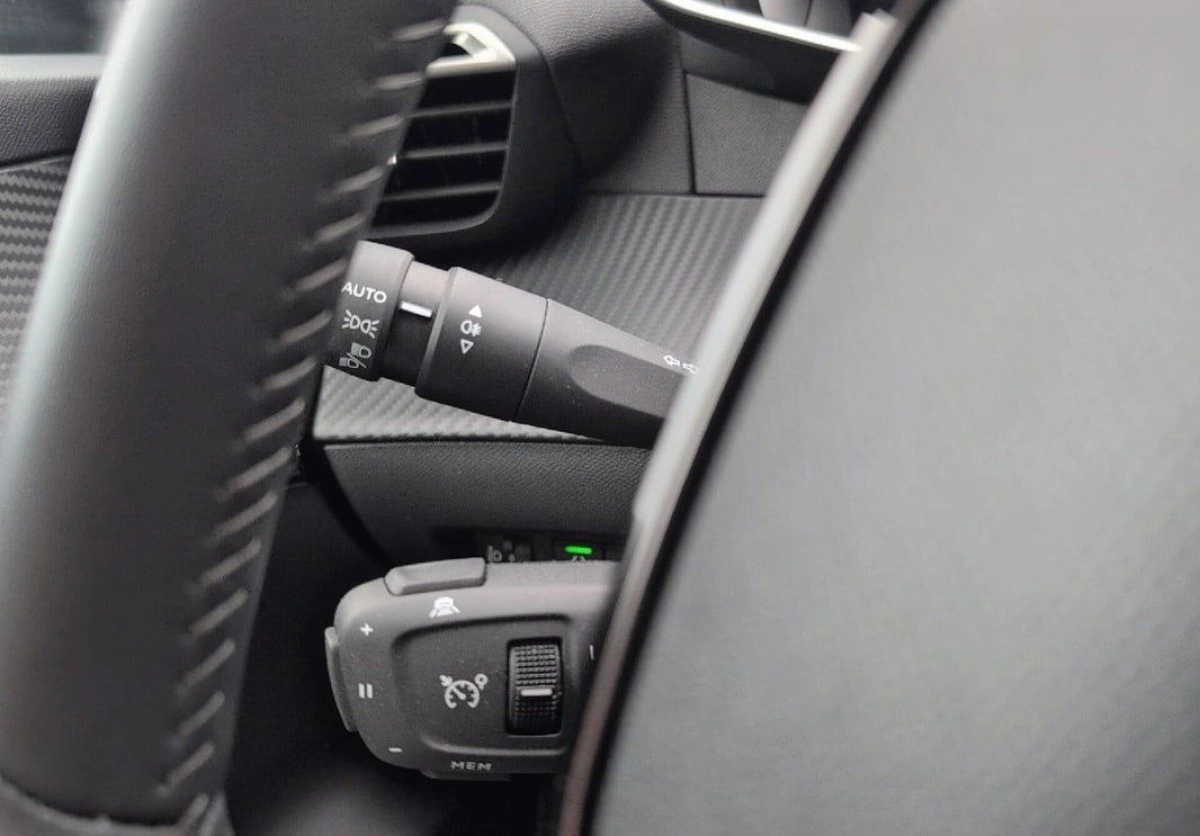 Peugeot 208 - Zdjęcie 17