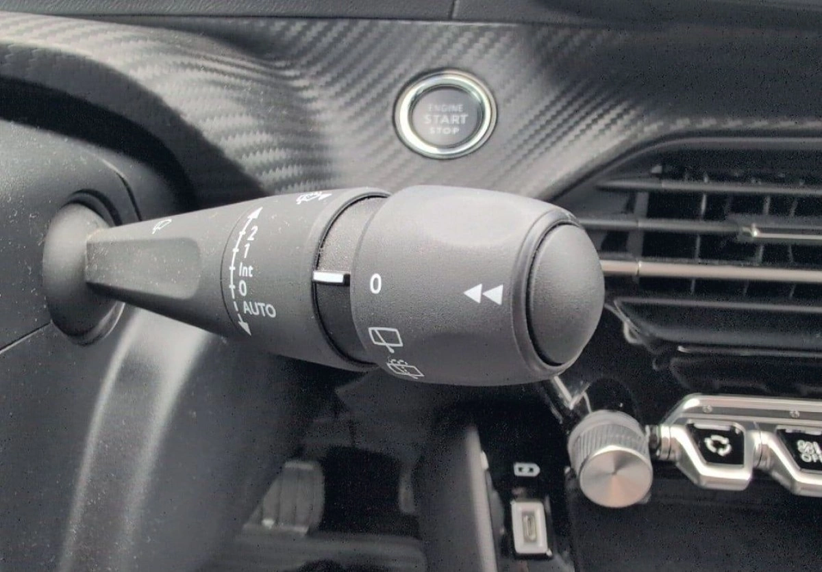 Peugeot 208 - Zdjęcie 18