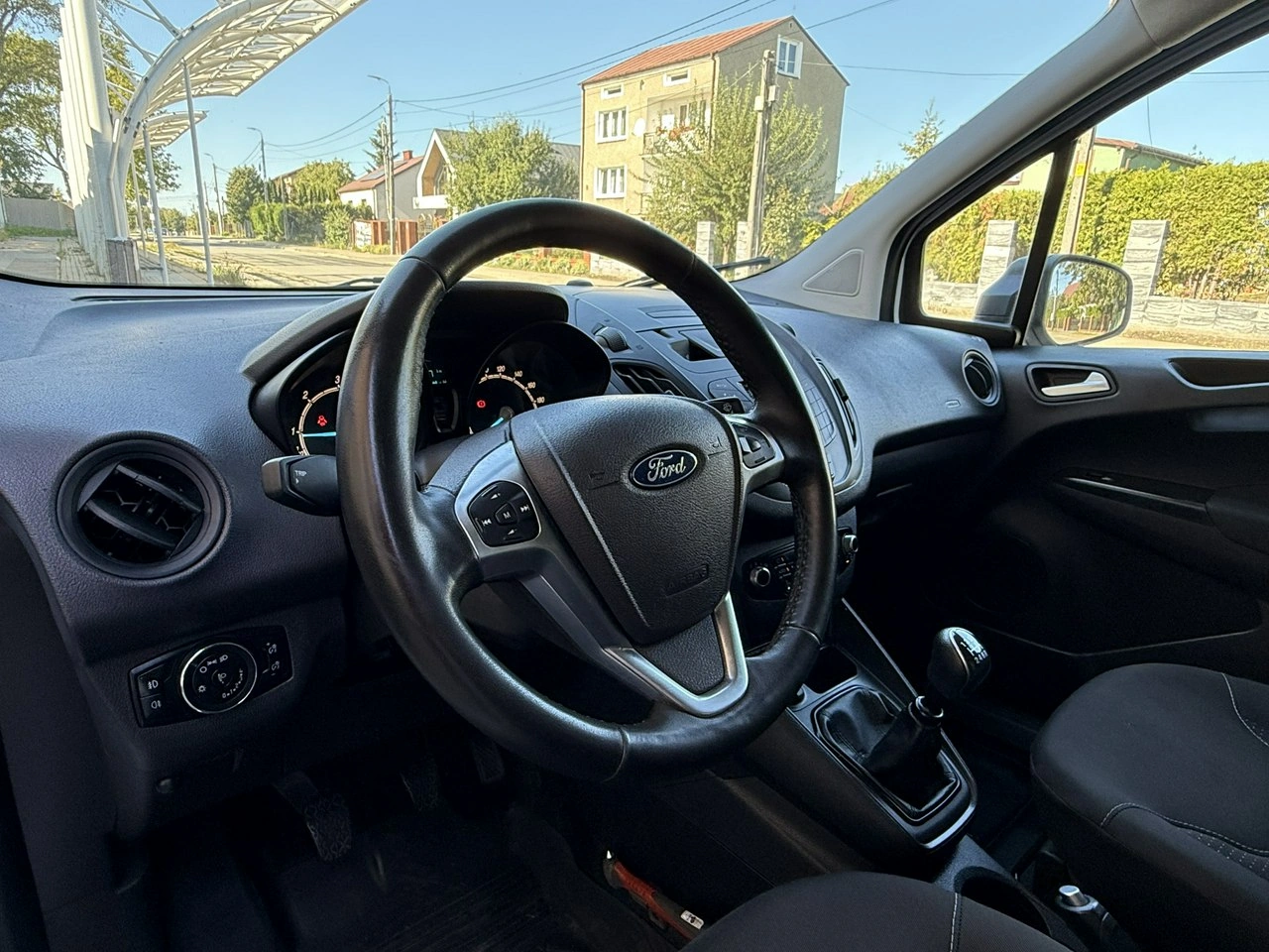 Ford Transit Courier - Zdjęcie 6