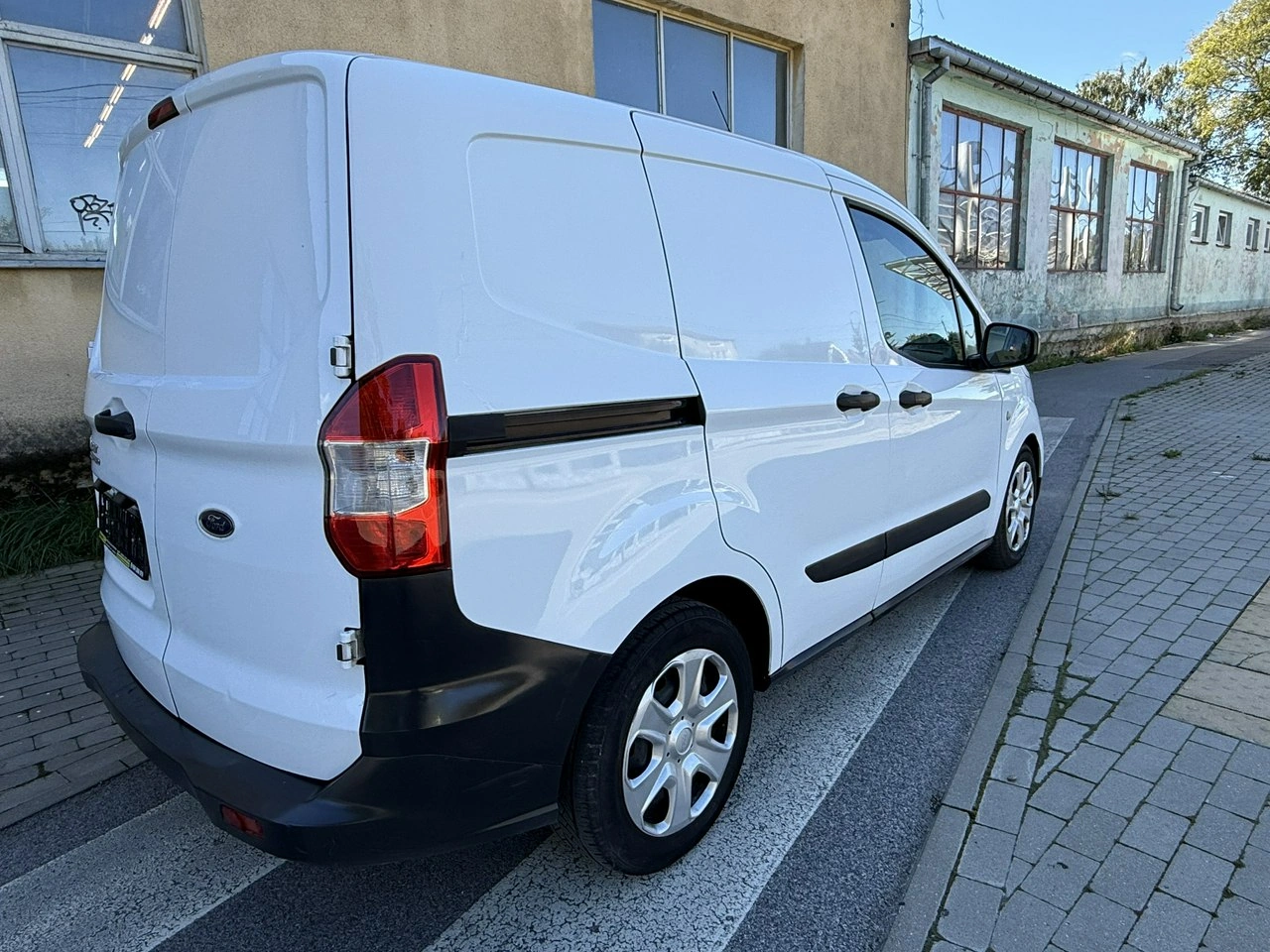 Ford Transit Courier - Zdjęcie 3