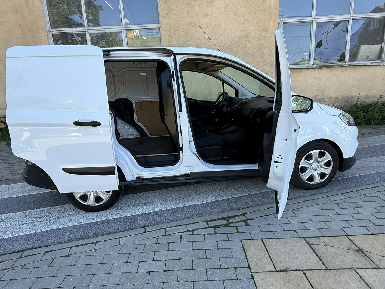 Ford Transit Courier - Zdjęcie 2