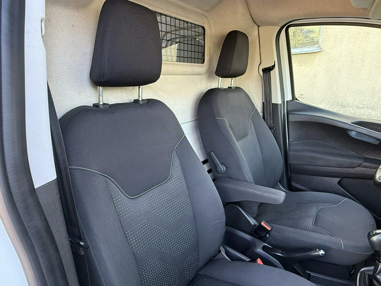 Ford Transit Courier - Zdjęcie 12