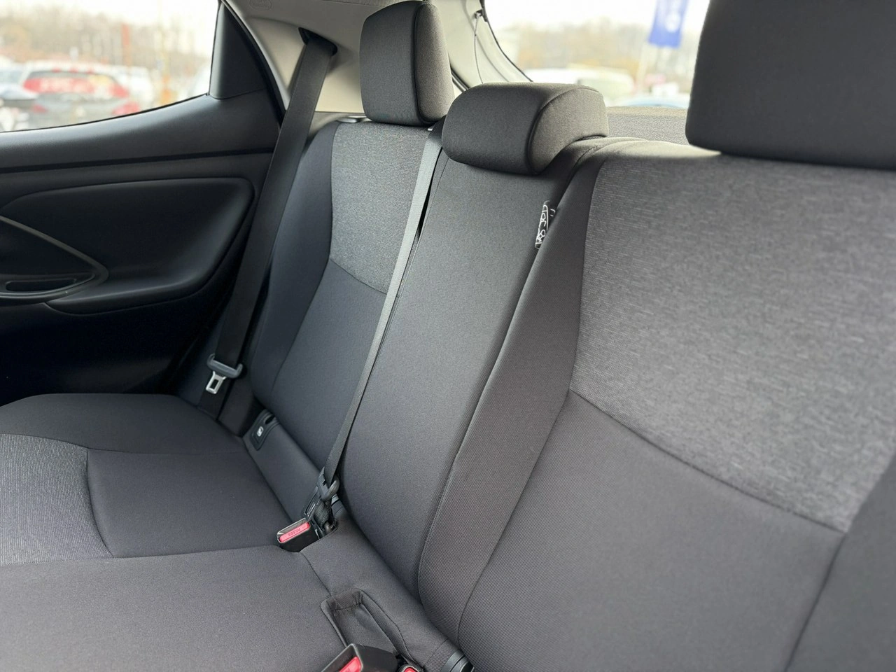 Toyota Yaris - Zdjęcie 12