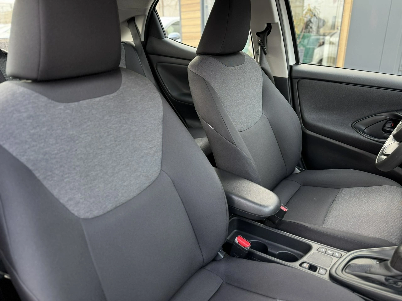 Toyota Yaris - Zdjęcie 14