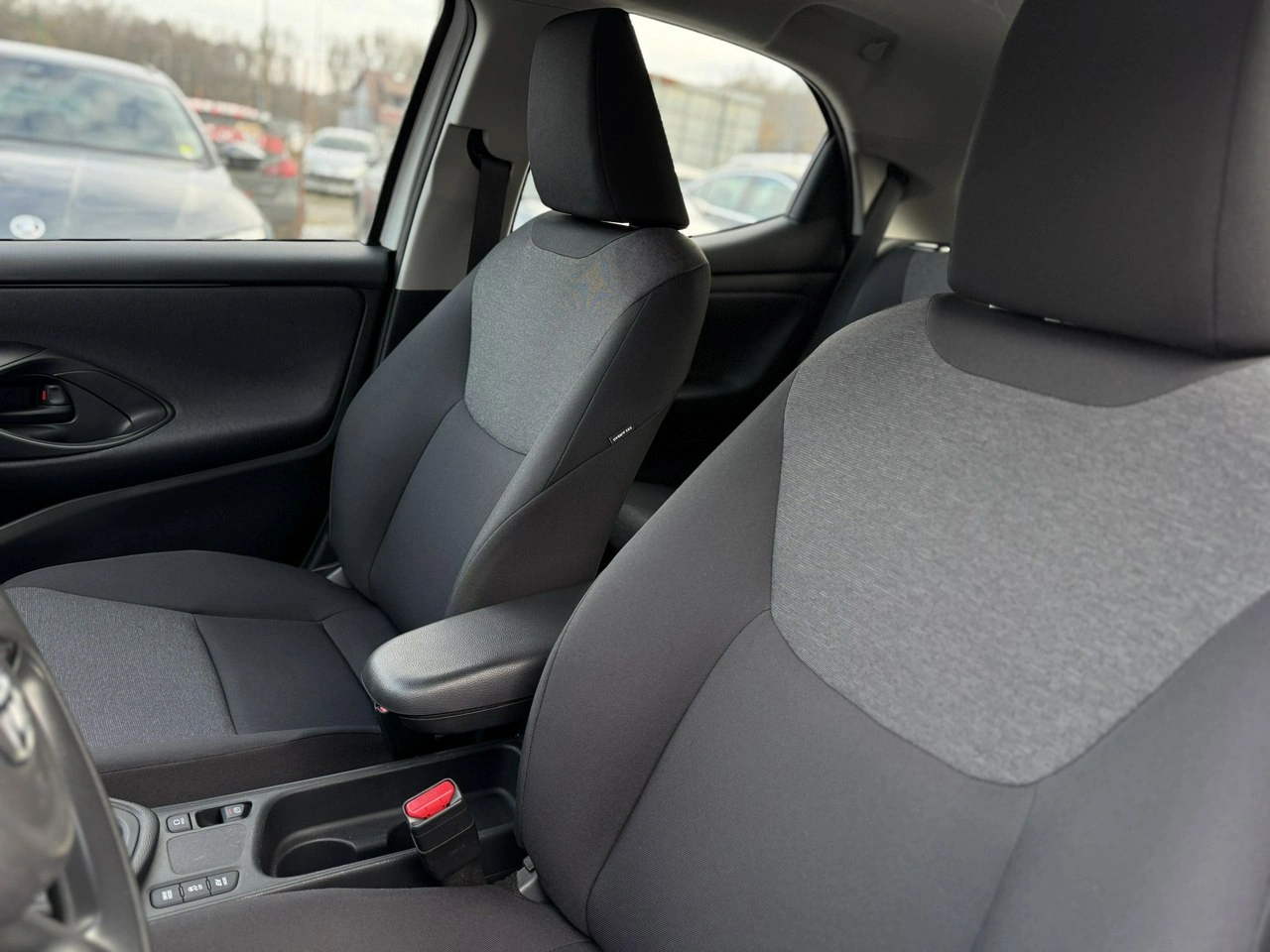 Toyota Yaris - Zdjęcie 15