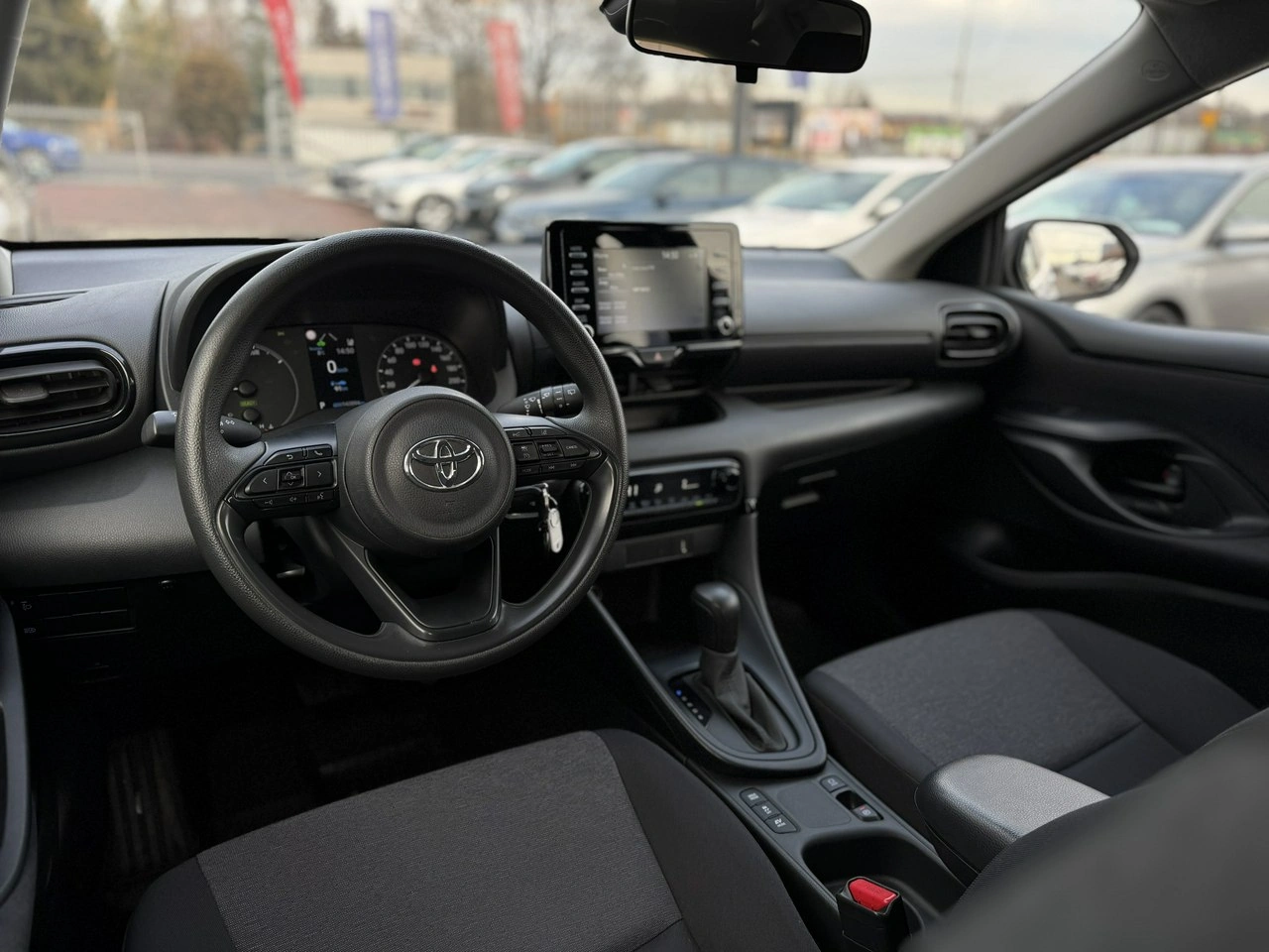 Toyota Yaris - Zdjęcie 17