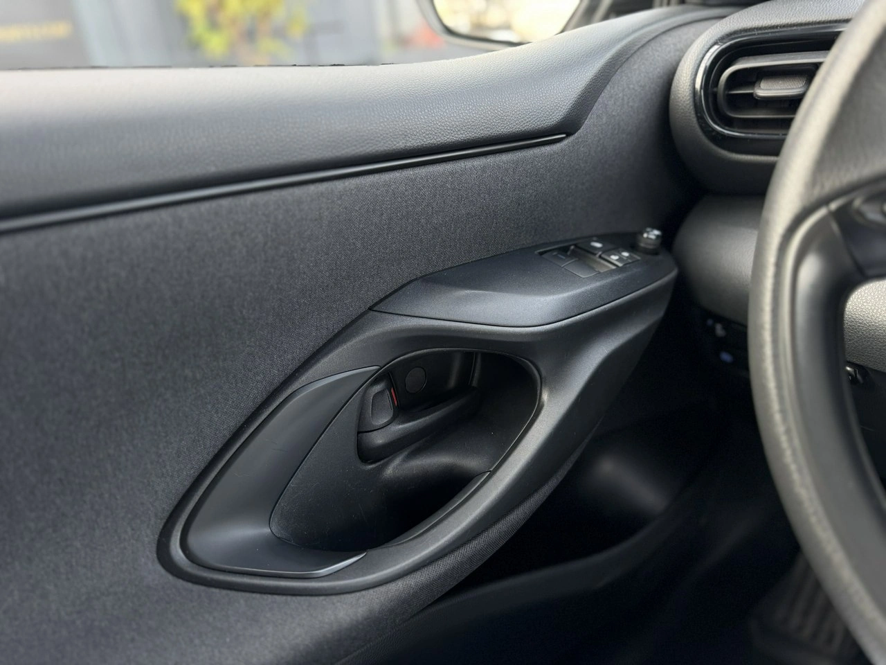 Toyota Yaris - Zdjęcie 32