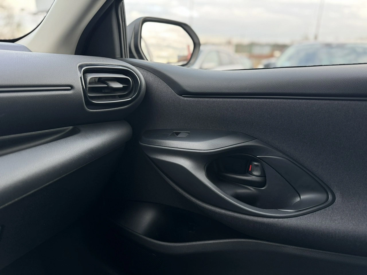 Toyota Yaris - Zdjęcie 33