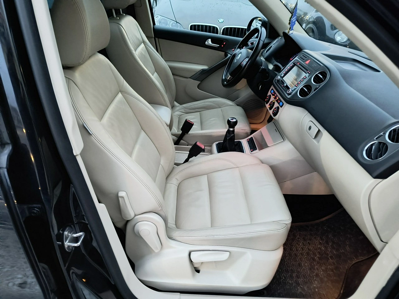 Volkswagen Tiguan - Zdjęcie 12