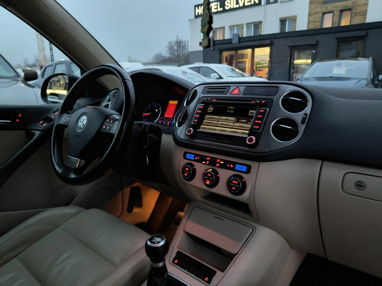 Volkswagen Tiguan - Zdjęcie 13