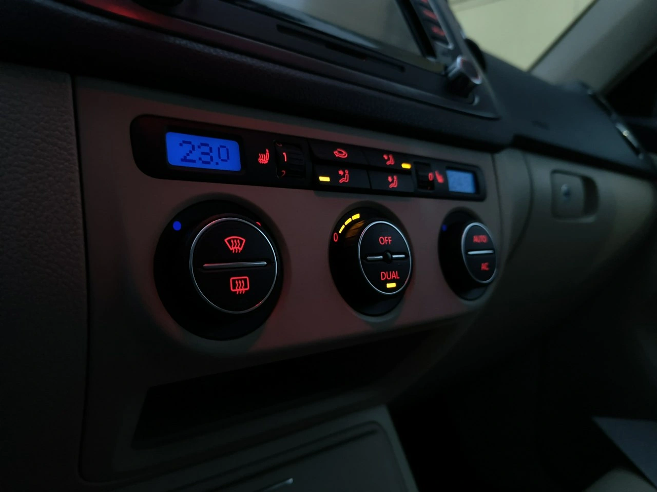 Volkswagen Tiguan - Zdjęcie 15