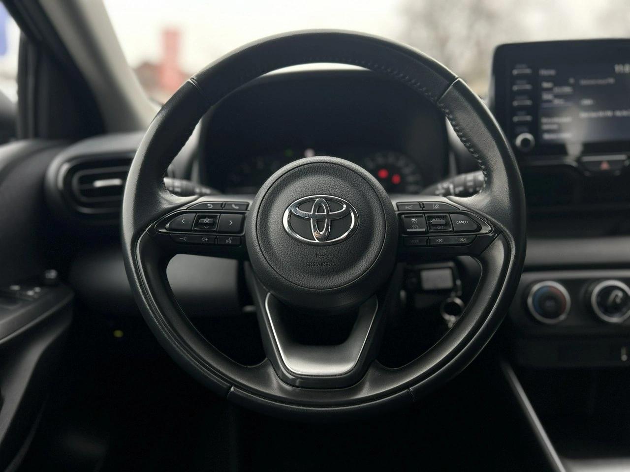 Toyota Yaris - Zdjęcie 17
