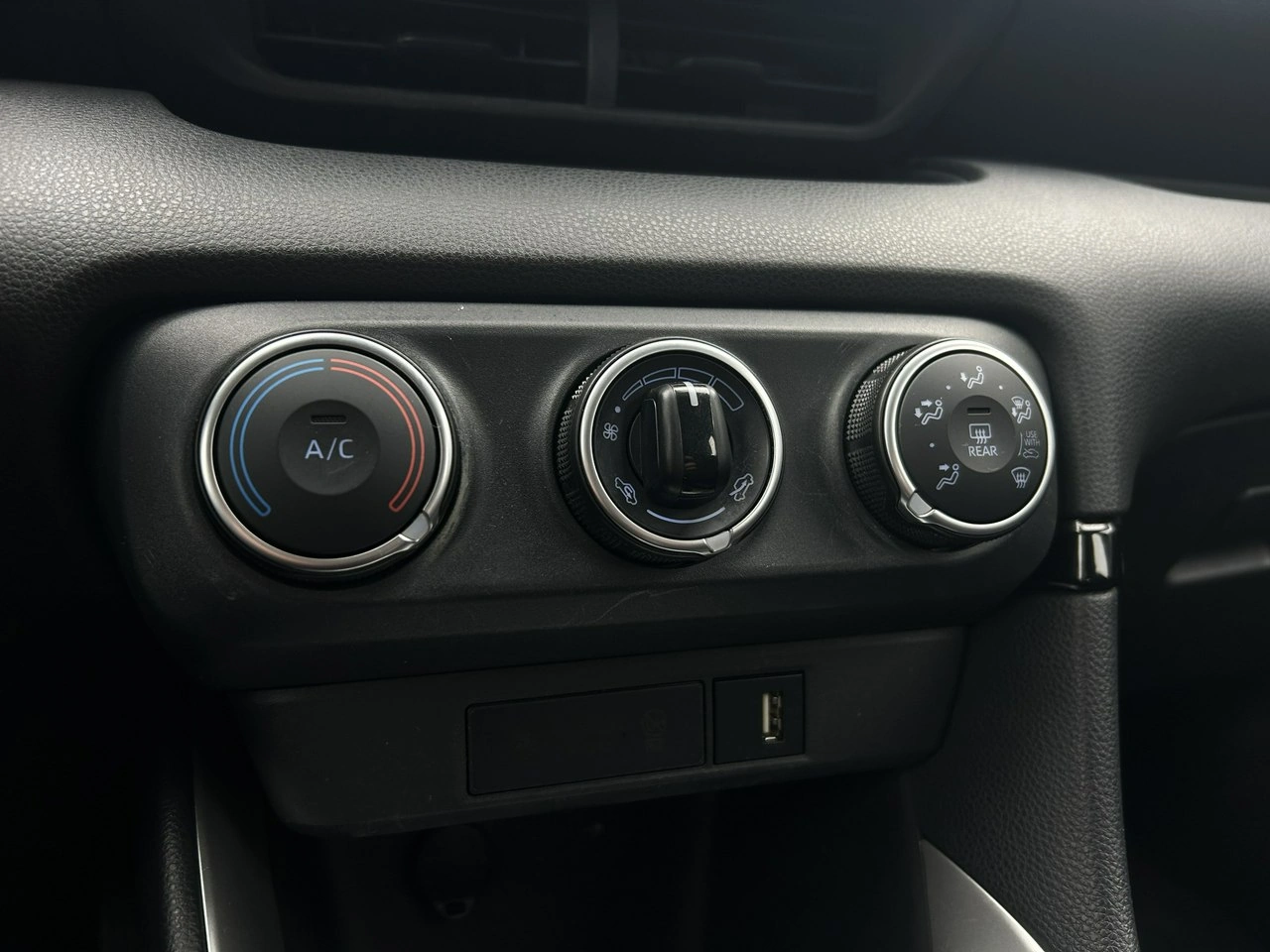 Toyota Yaris - Zdjęcie 27