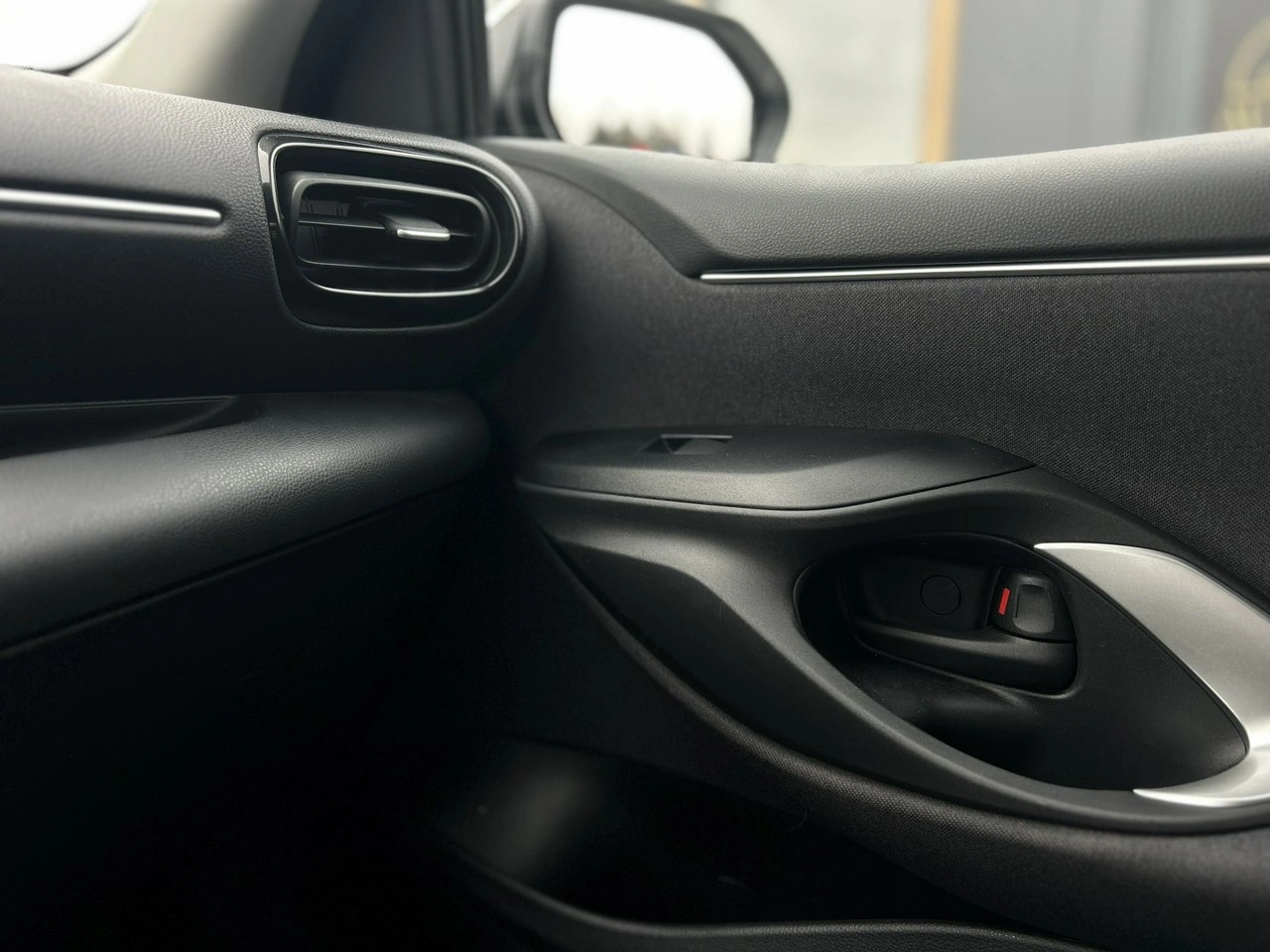 Toyota Yaris - Zdjęcie 28