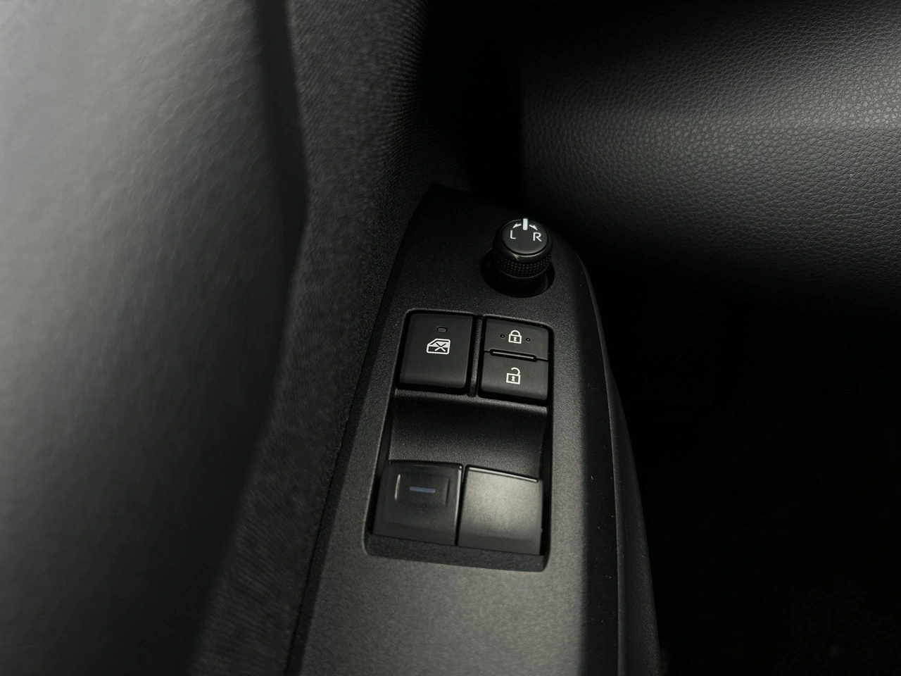 Toyota Yaris - Zdjęcie 30