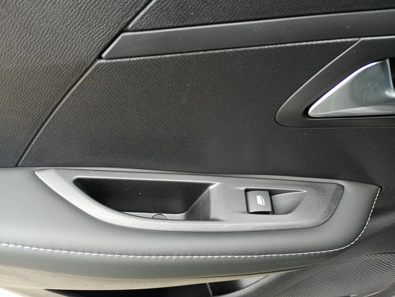 Peugeot 208 - Zdjęcie 18