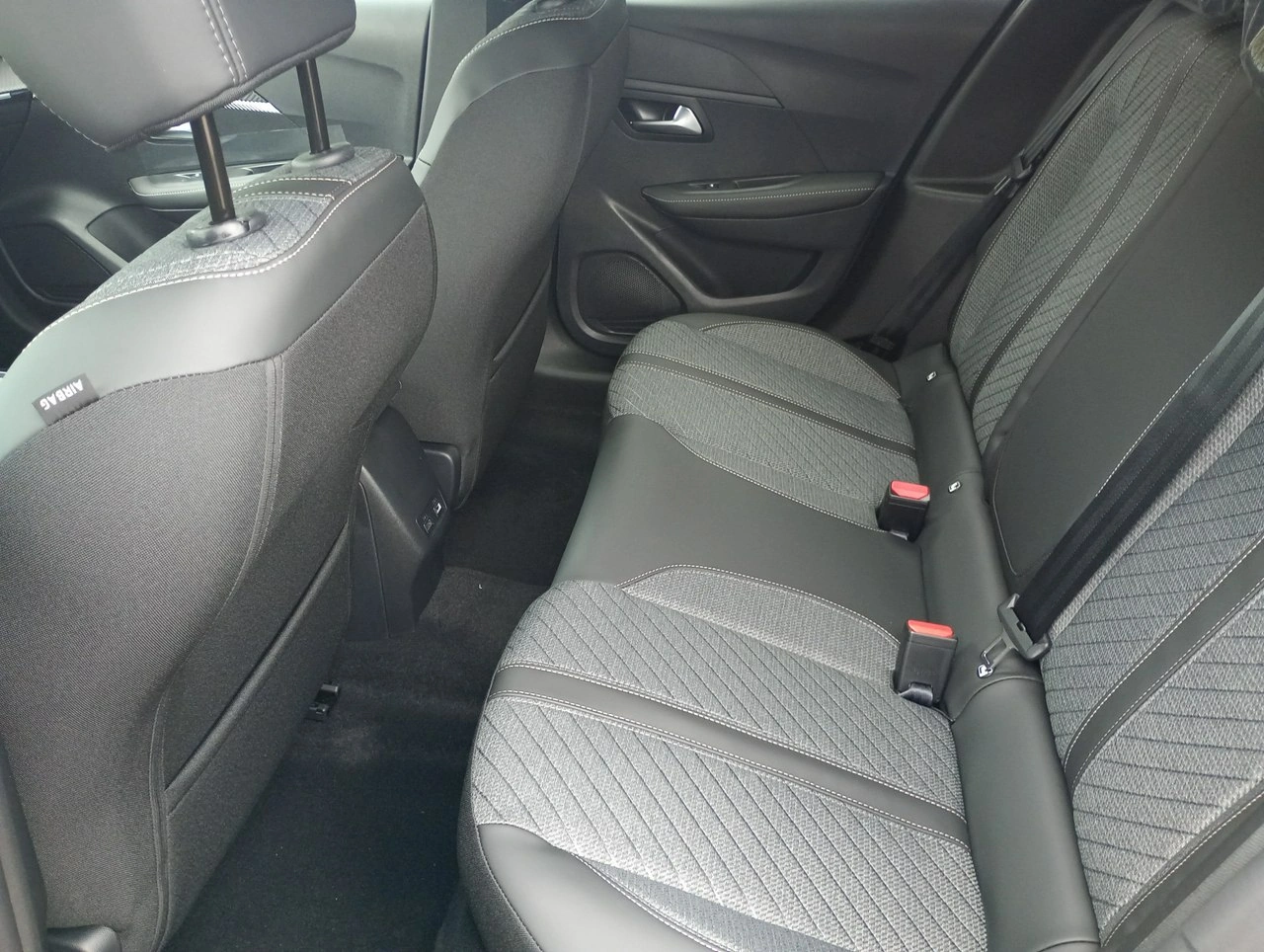 Peugeot 208 - Zdjęcie 15