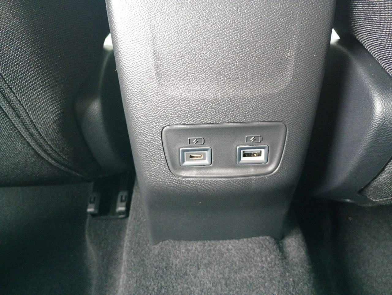 Peugeot 208 - Zdjęcie 17