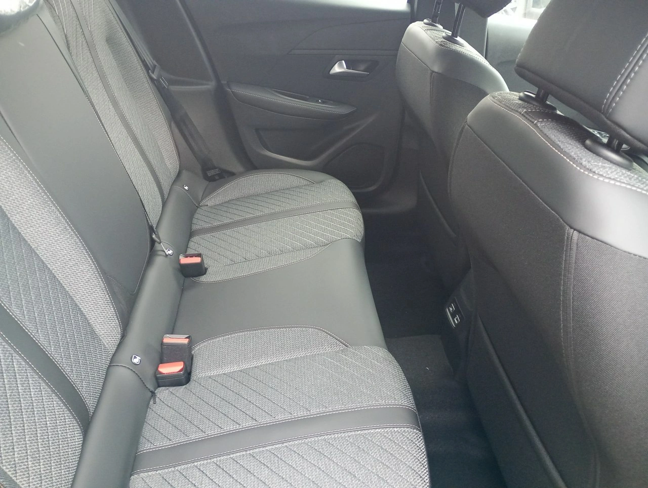 Peugeot 208 - Zdjęcie 16