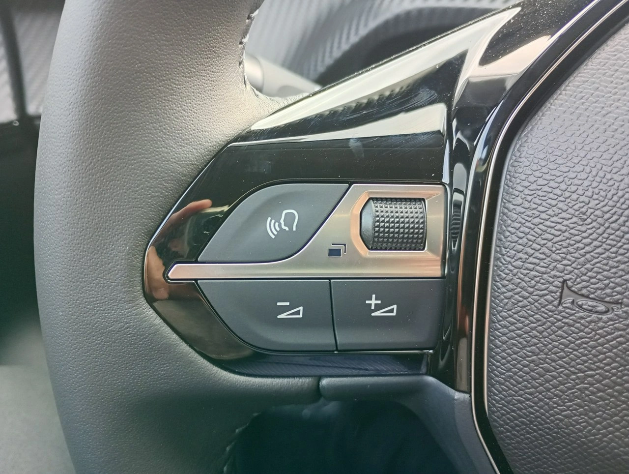 Peugeot 208 - Zdjęcie 21