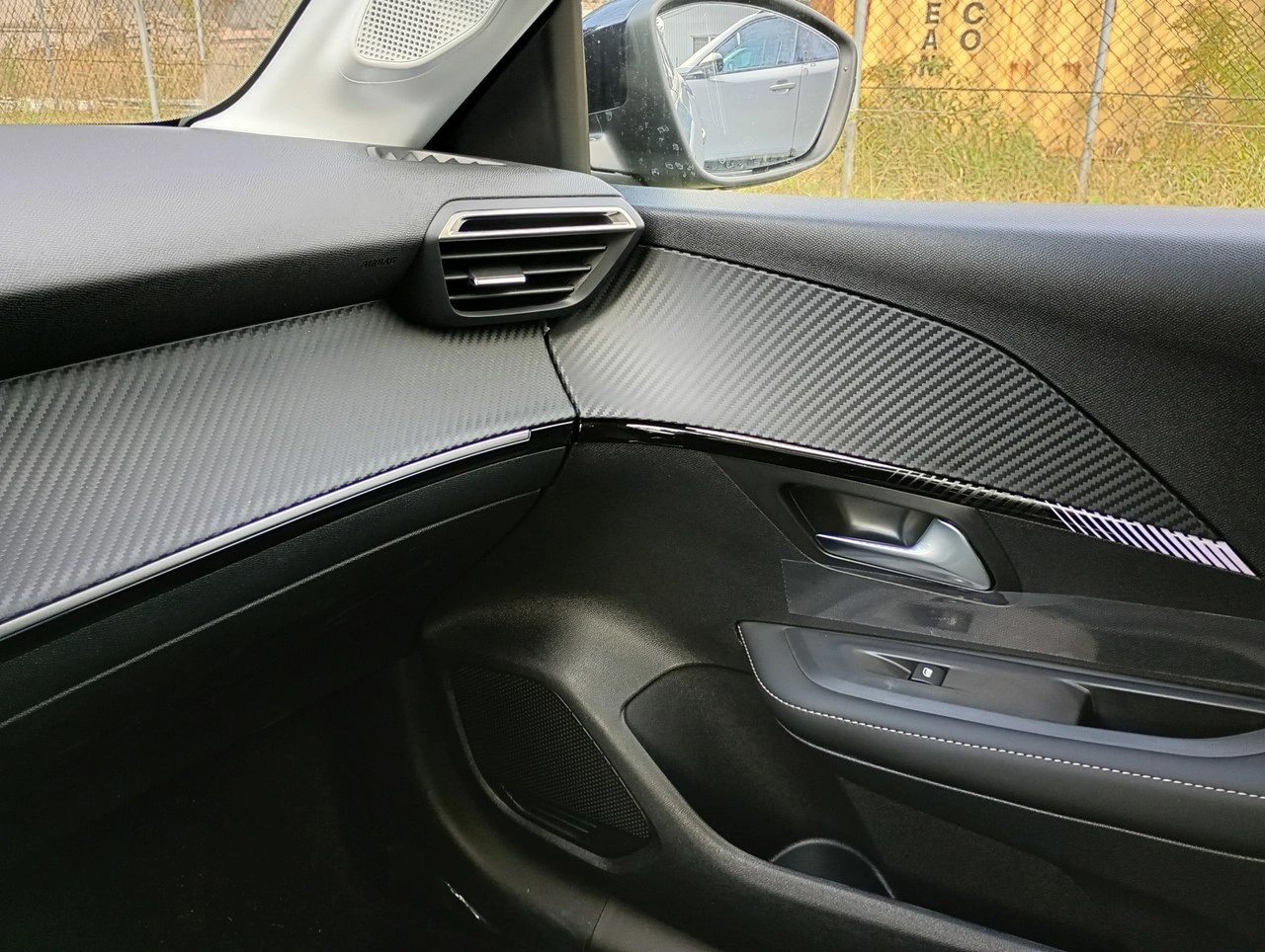 Peugeot 208 - Zdjęcie 11