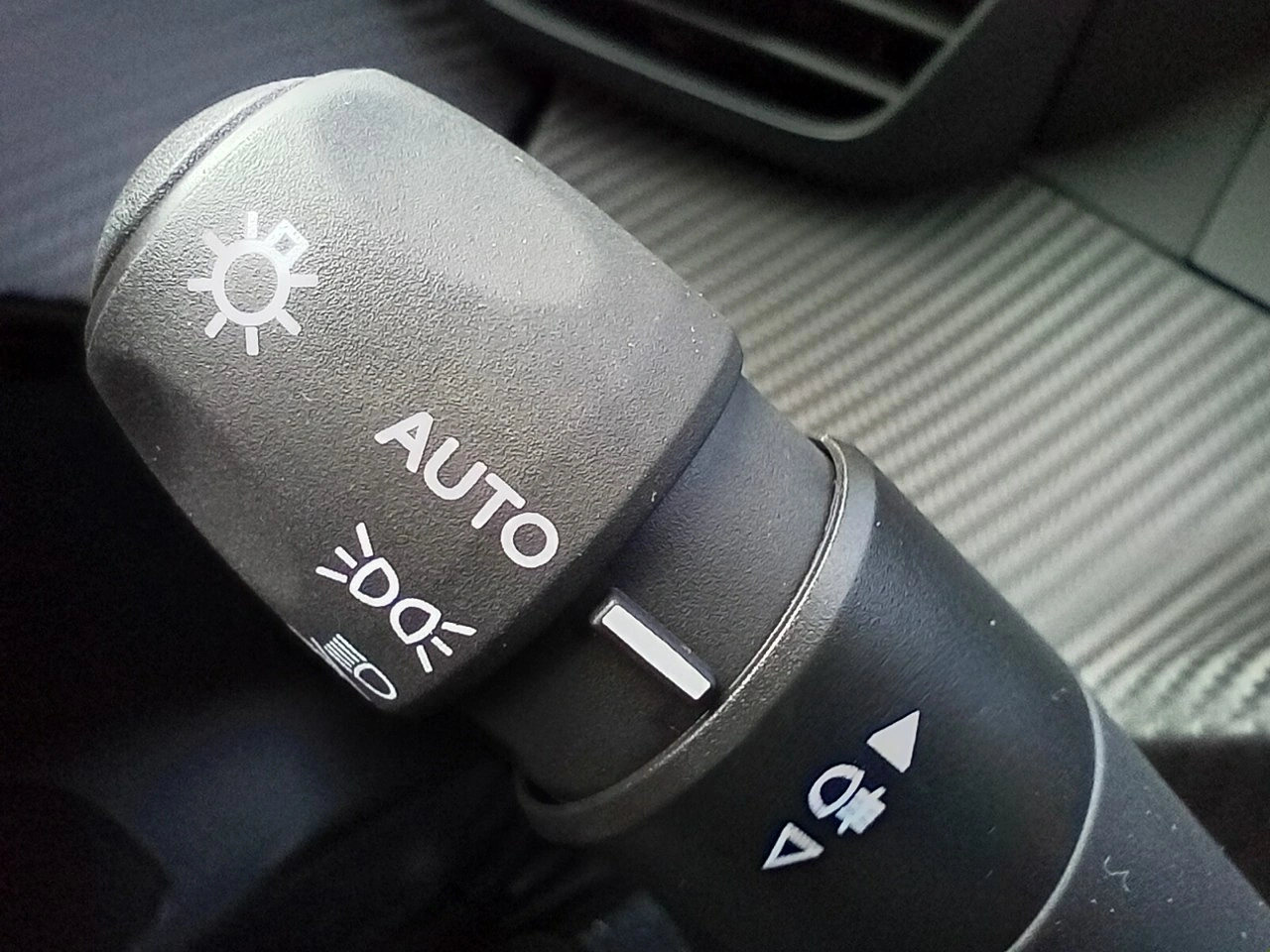 Peugeot 208 - Zdjęcie 24