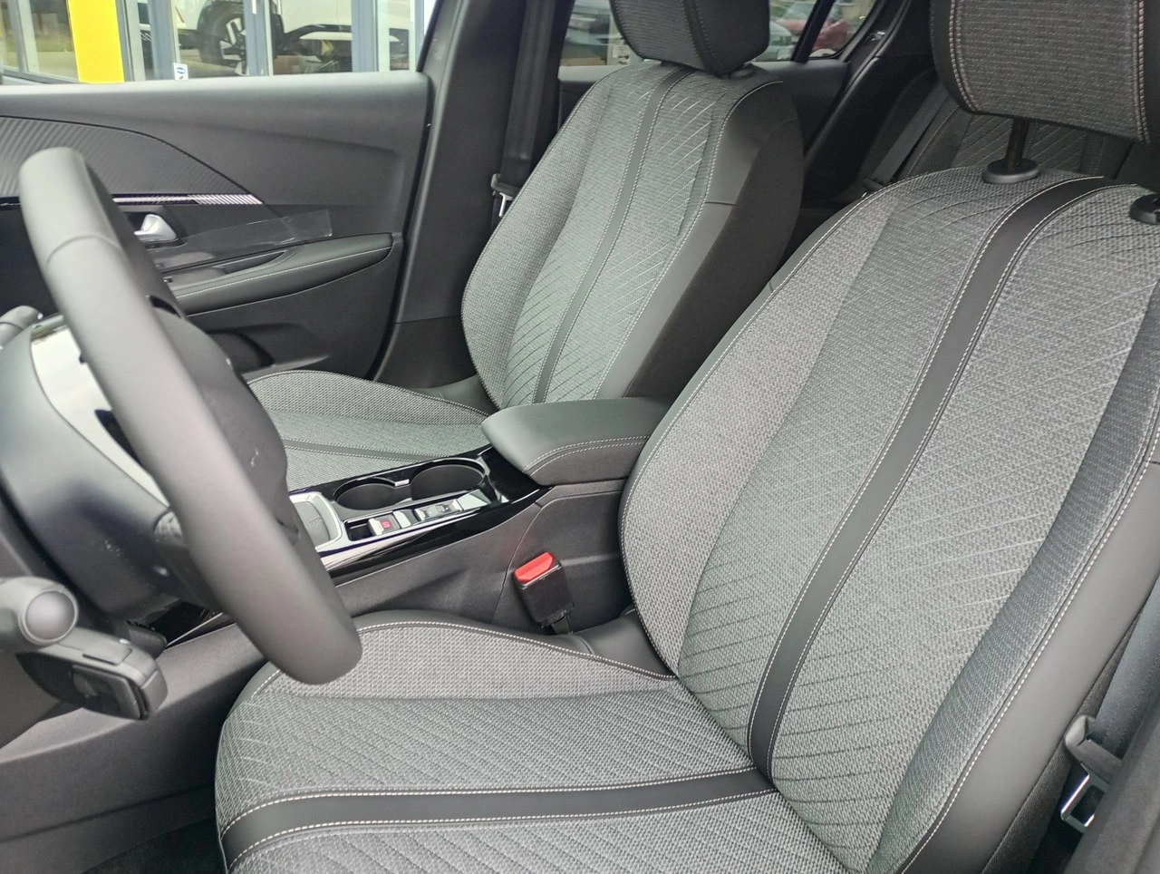 Peugeot 208 - Zdjęcie 8