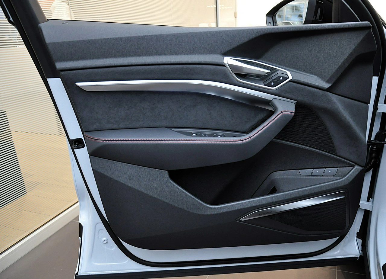 Audi SQ8 e-tron - Zdjęcie 17