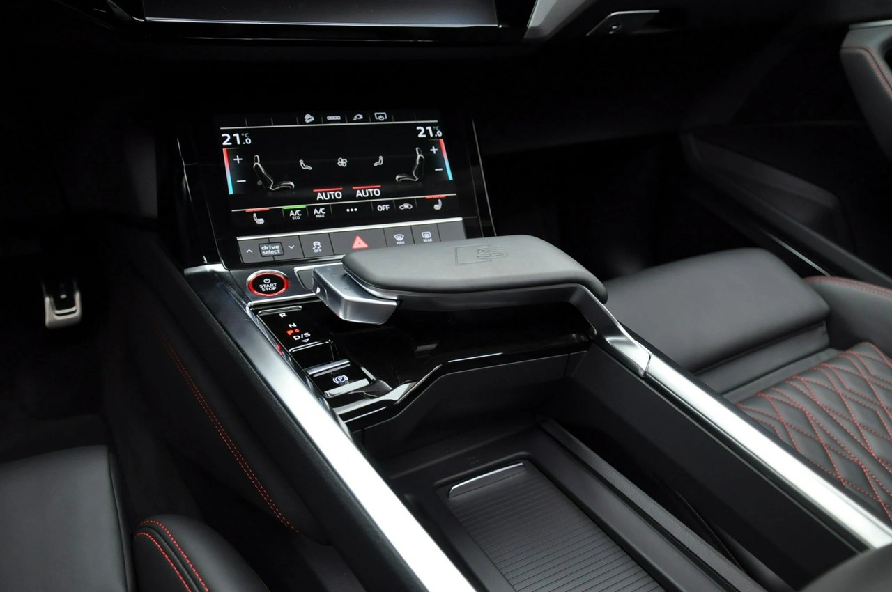 Audi SQ8 e-tron - Zdjęcie 24