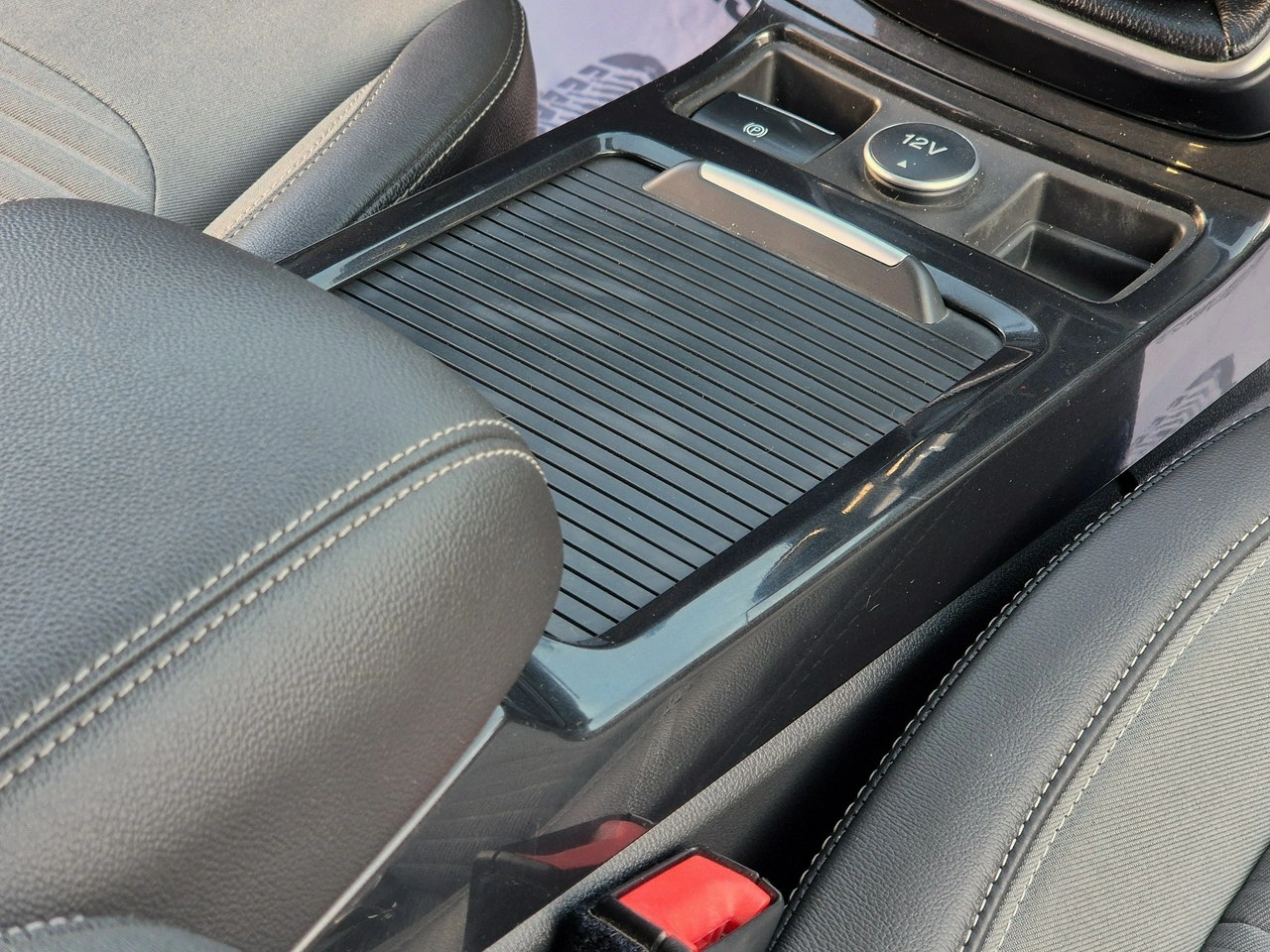 Ford Kuga - Zdjęcie 17