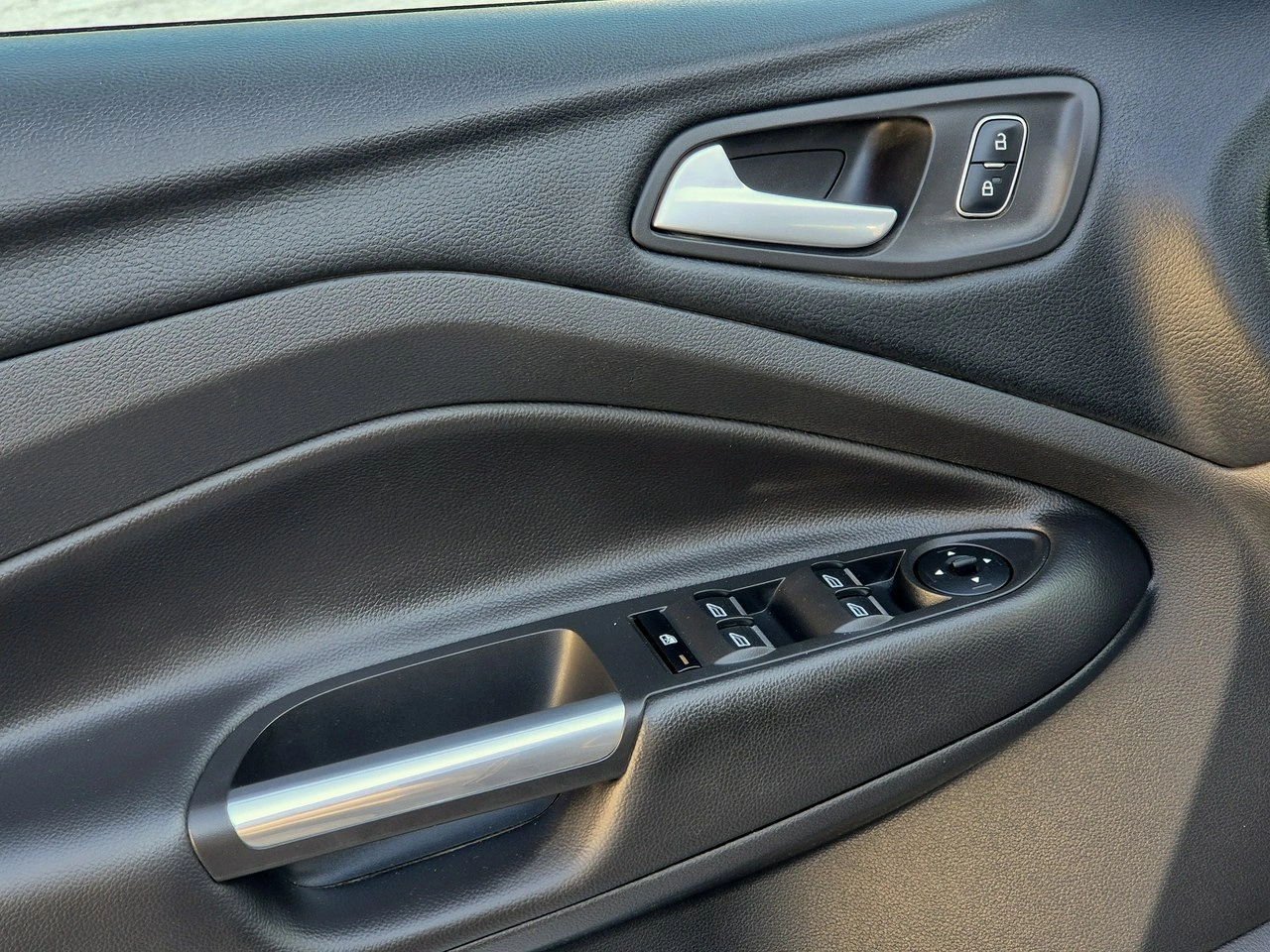 Ford Kuga - Zdjęcie 8