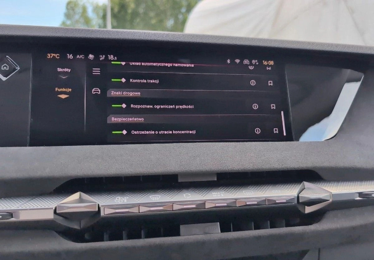 DS Automobiles DS 4 - Zdjęcie 25