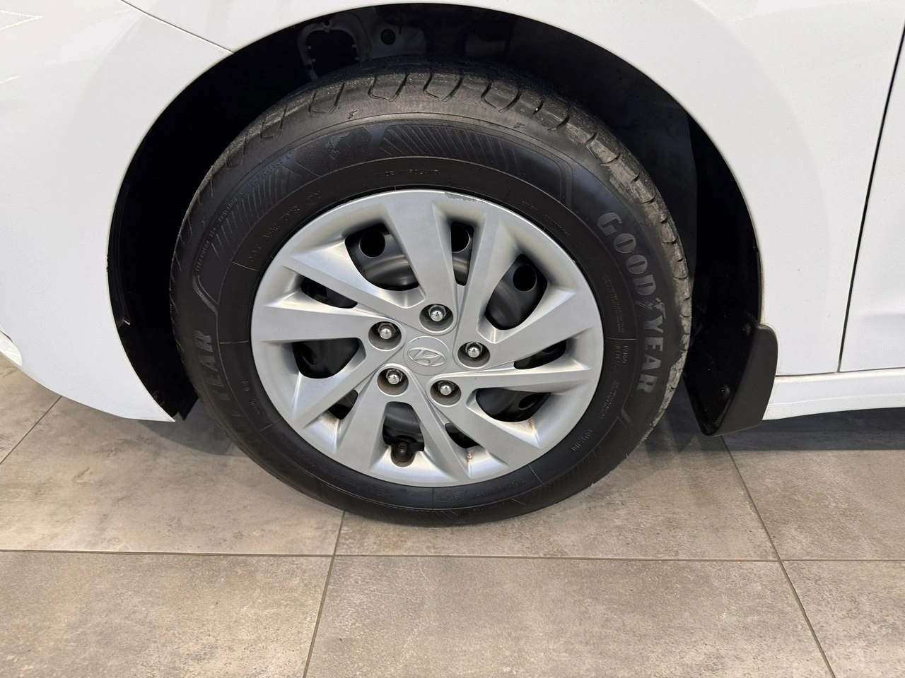 Hyundai Elantra - Zdjęcie 8