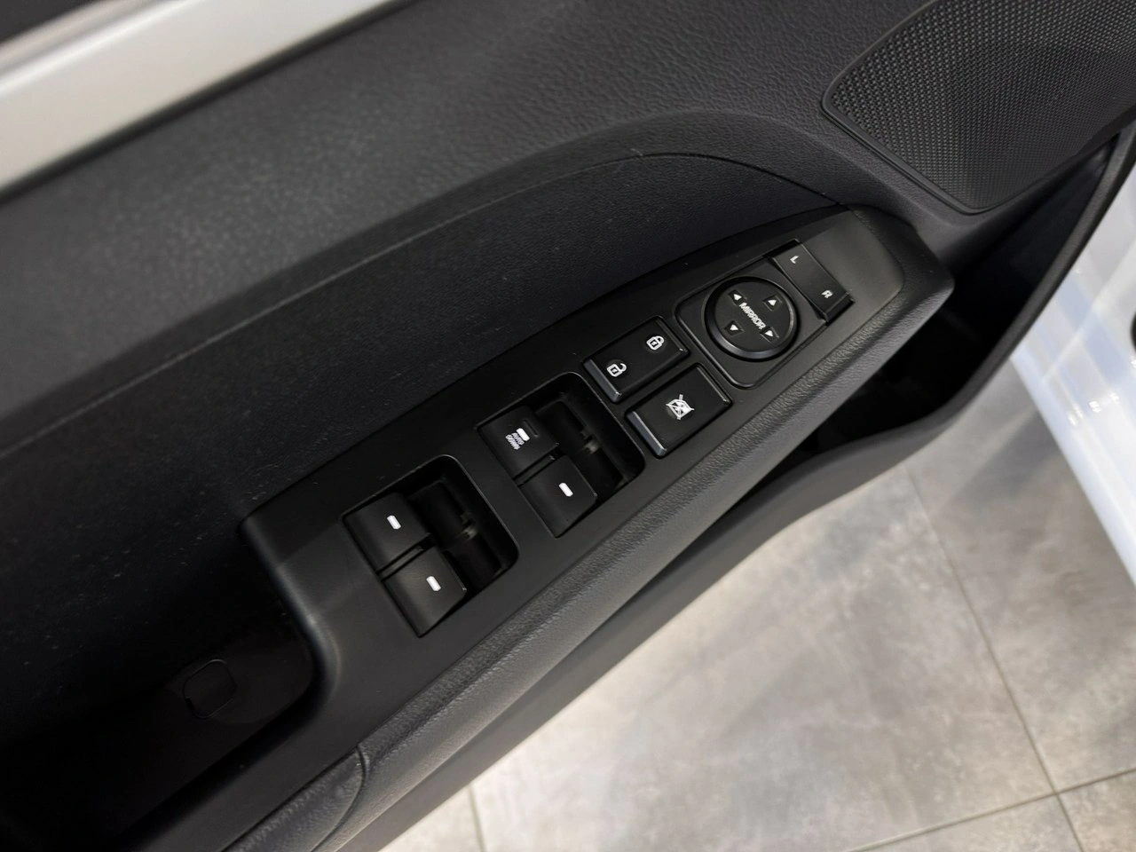 Hyundai Elantra - Zdjęcie 12