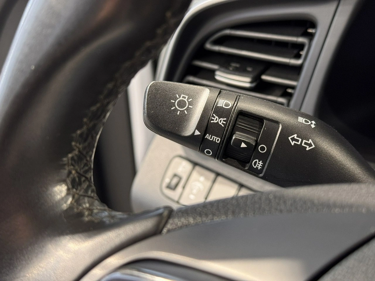 Hyundai Elantra - Zdjęcie 13