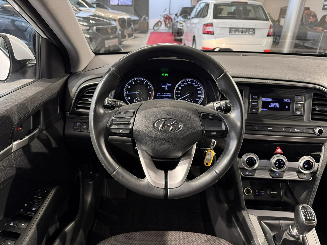 Hyundai Elantra - Zdjęcie 15