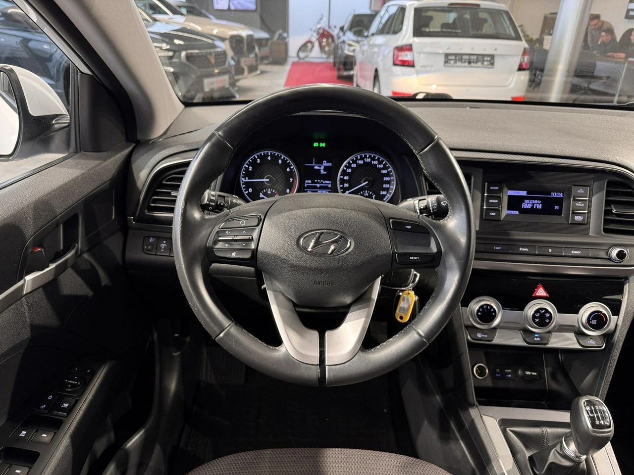 Hyundai Elantra - Zdjęcie 15