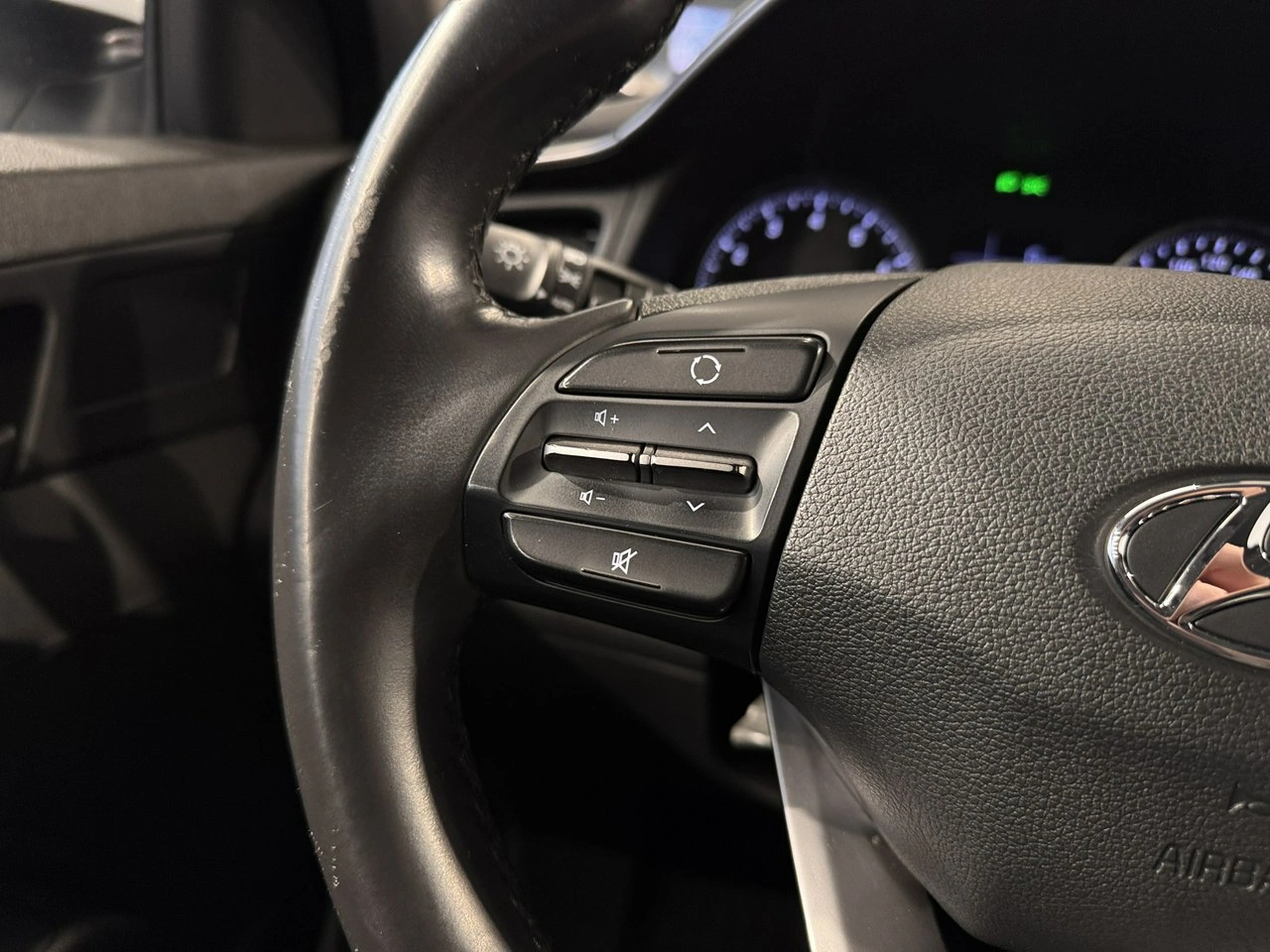 Hyundai Elantra - Zdjęcie 16