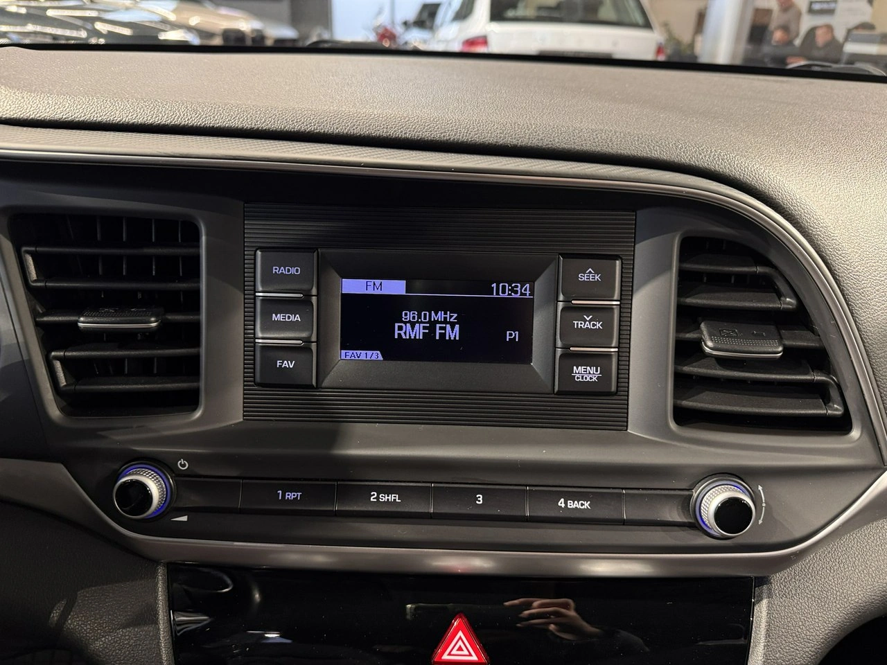 Hyundai Elantra - Zdjęcie 19