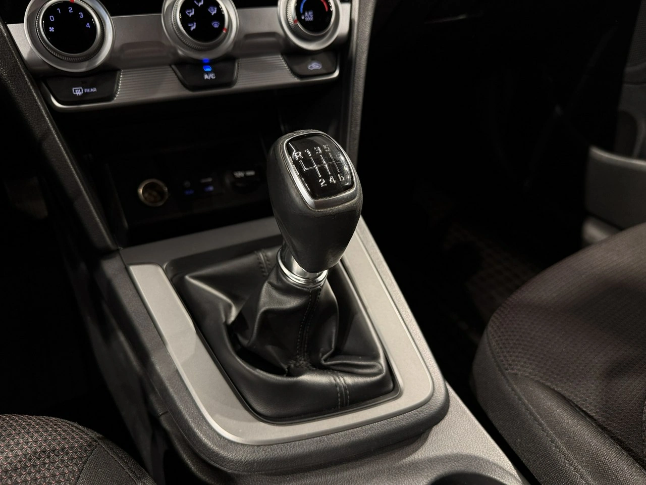 Hyundai Elantra - Zdjęcie 21