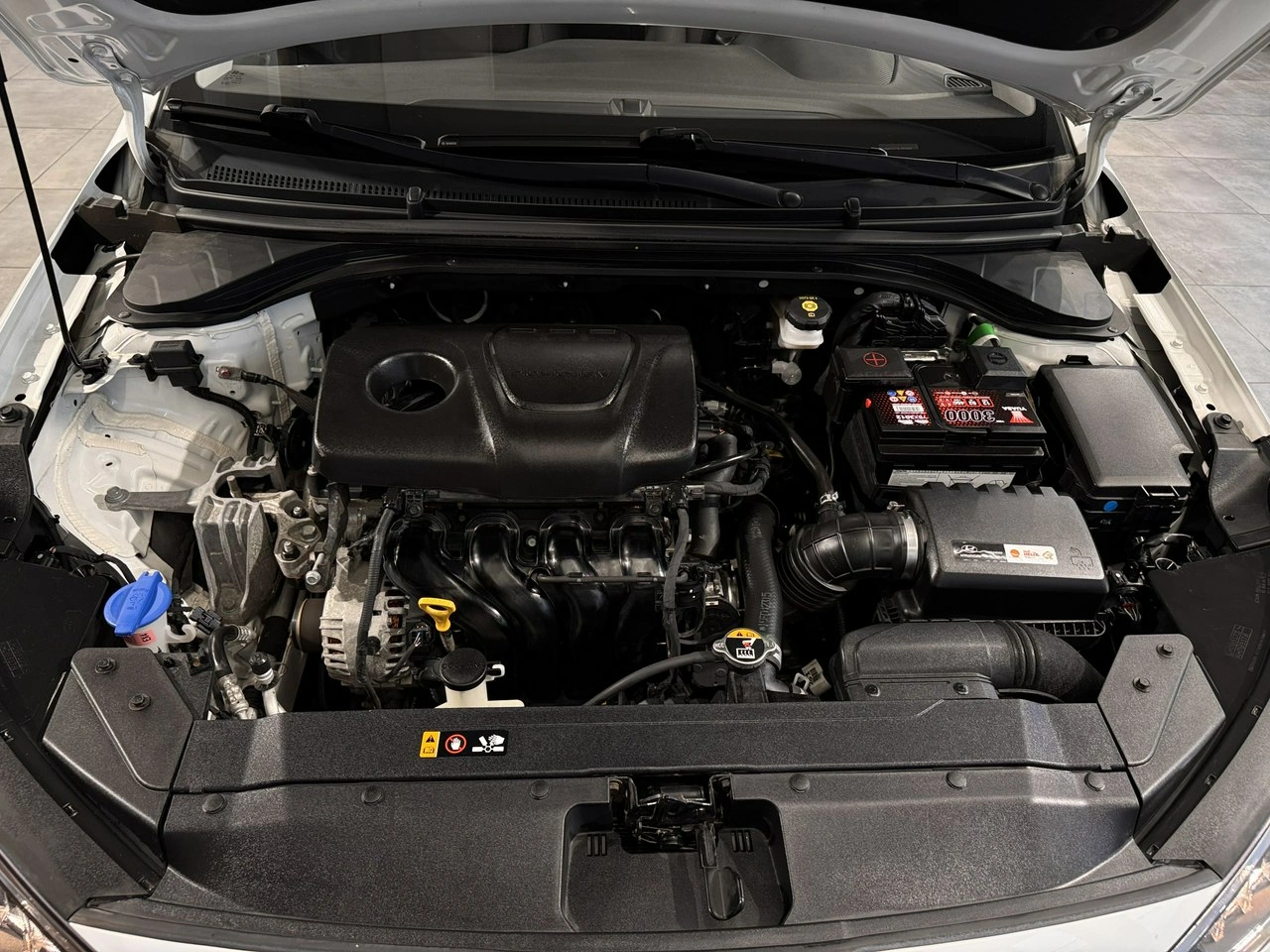 Hyundai Elantra - Zdjęcie 22