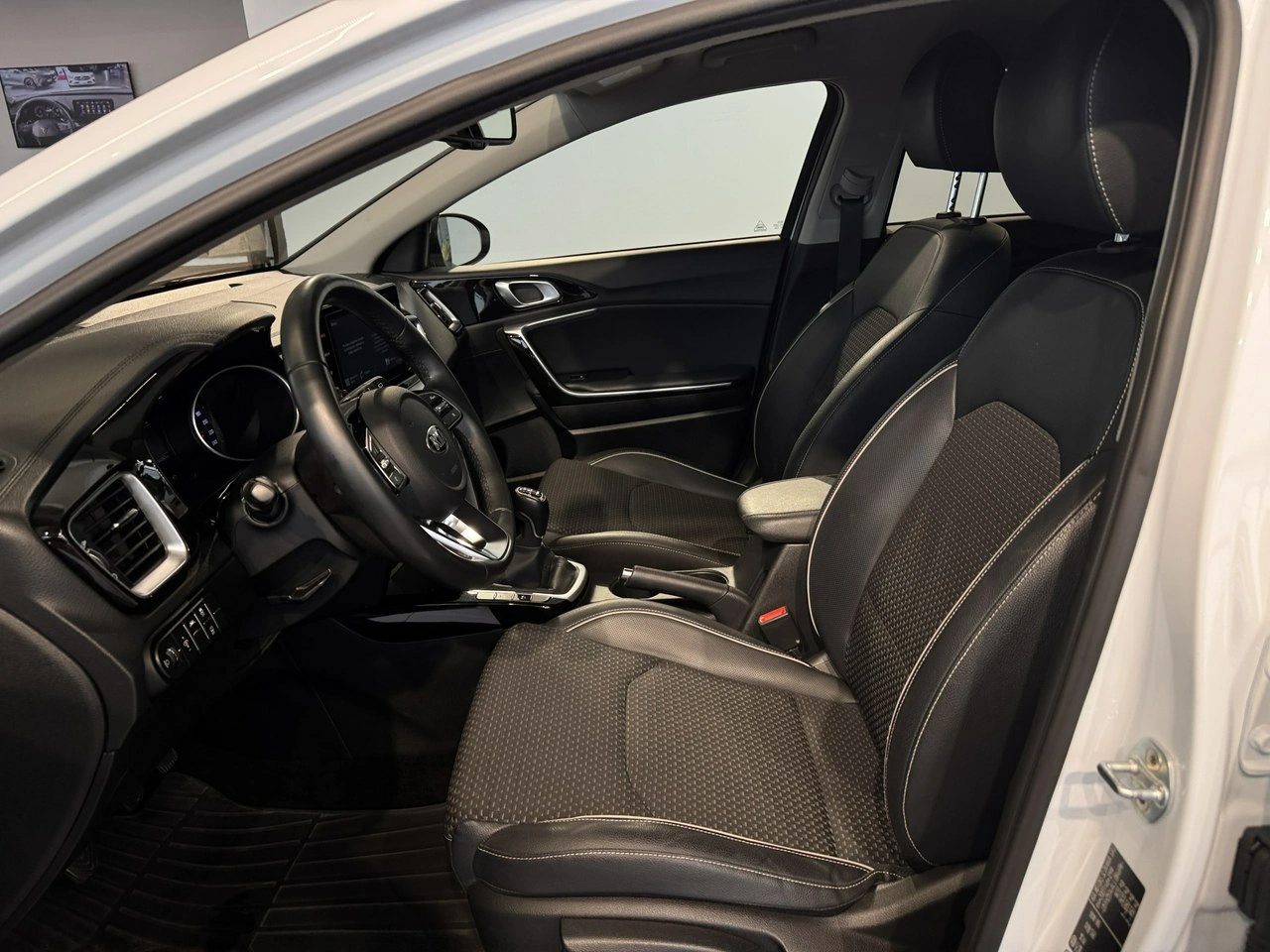 Kia Ceed - Zdjęcie 16