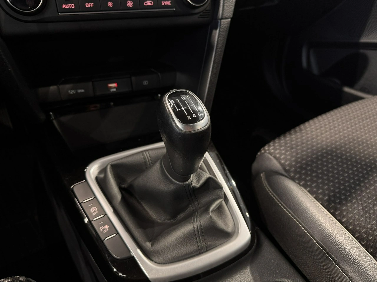 Kia Ceed - Zdjęcie 25