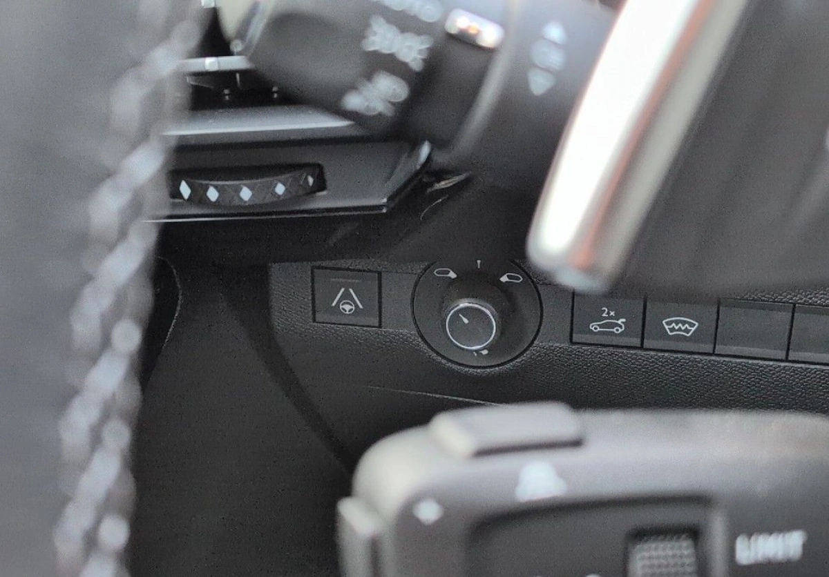 DS Automobiles DS 7 Crossback - Zdjęcie 18