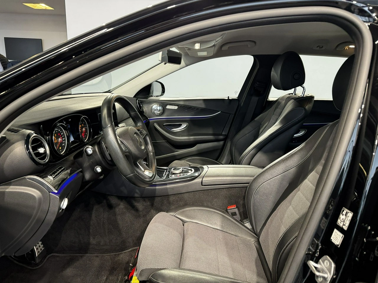 Mercedes E 220 - Zdjęcie 8