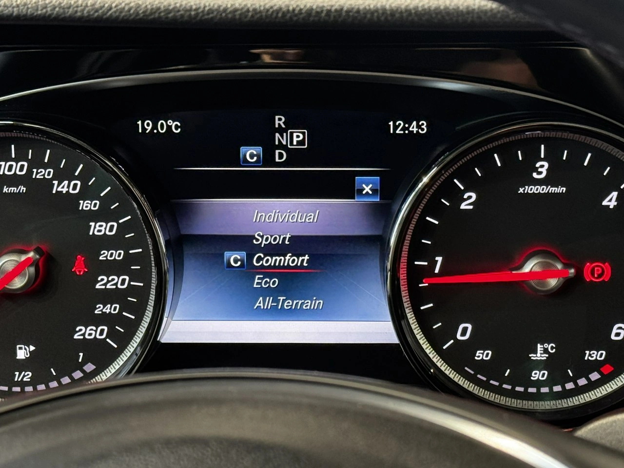 Mercedes E 220 - Zdjęcie 18