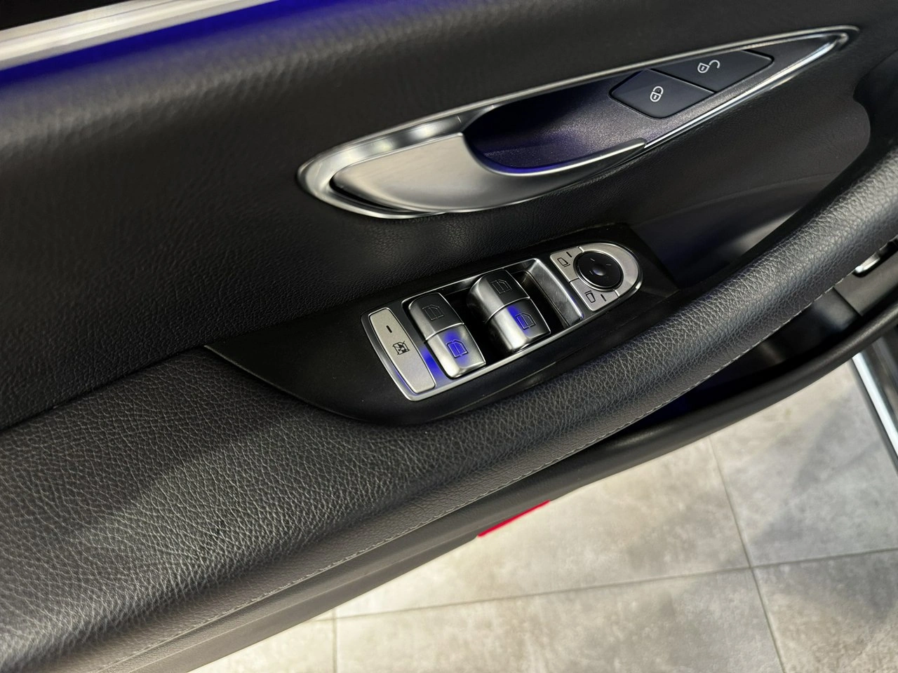 Mercedes E 220 - Zdjęcie 23